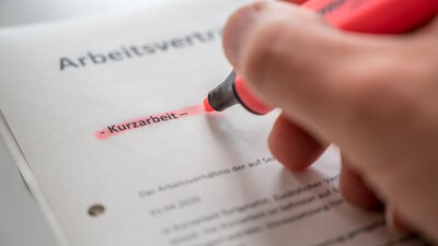 Kurzarbeit Betriebsrat | © Adobe | Ralf Geithe 