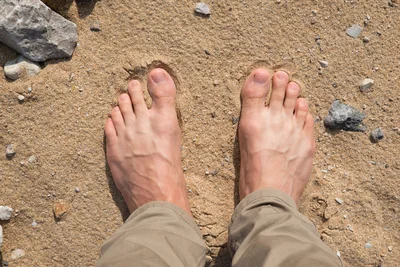 Füße im Sand | © AdobeStock | Nicola