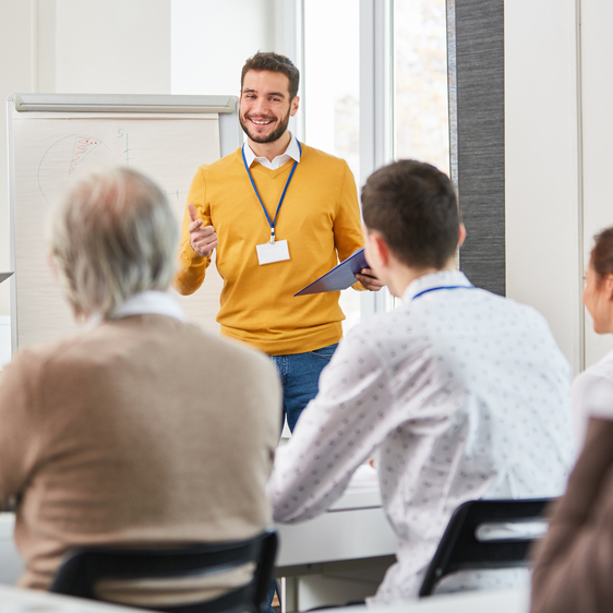 Vortrag im Seminar | © AdobeStock | RobertKneschke